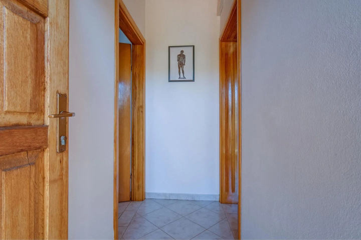 Room 5 of 11