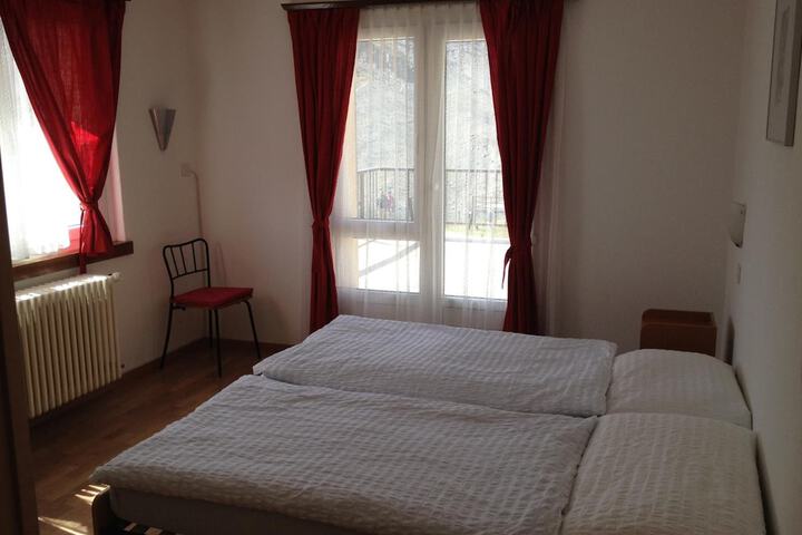 Room 10 of 35