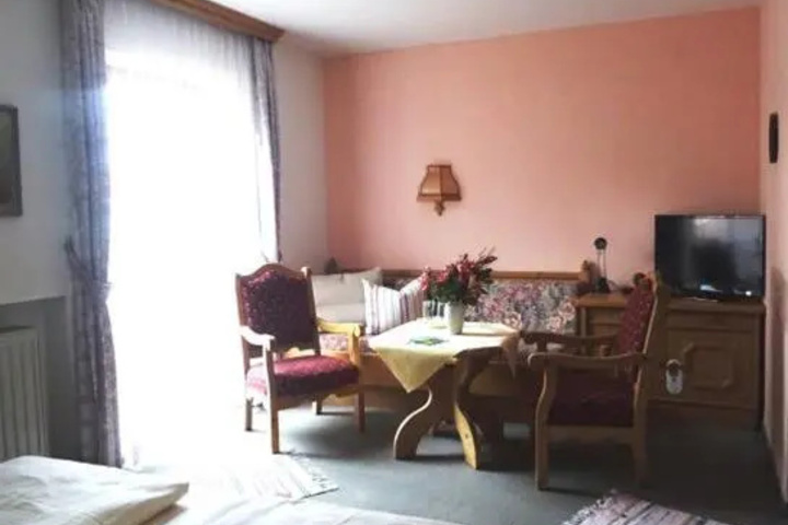Room 5 of 15
