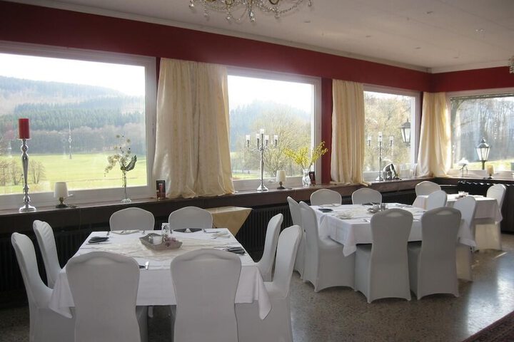 Ballroom/Hall 28 of 33