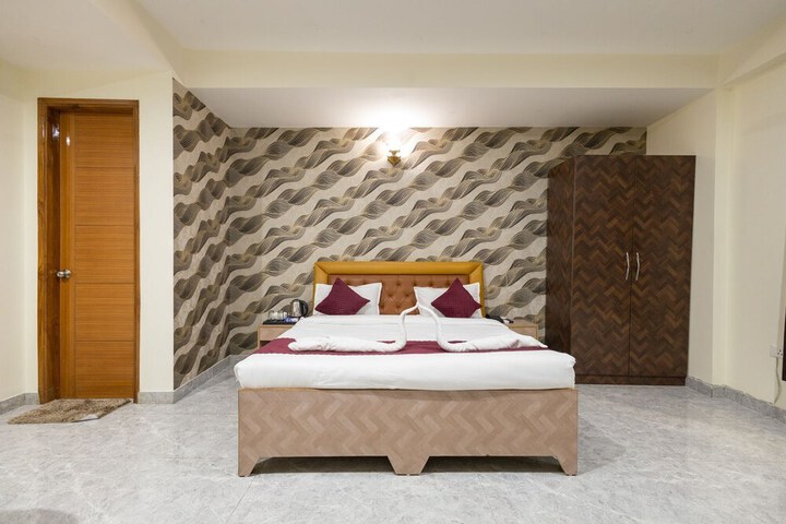 Room 11 of 29