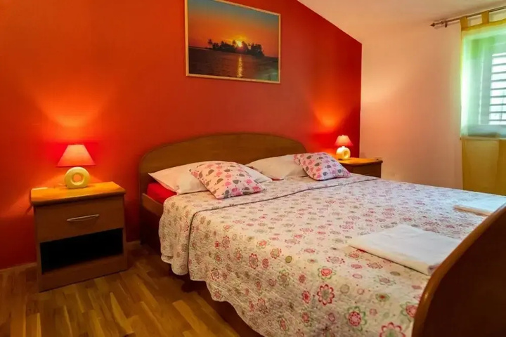 Room 3 of 21