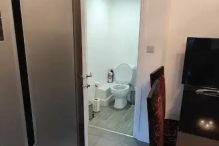 Room 6 of 20