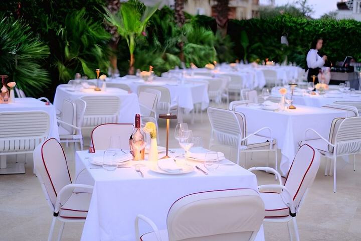 Dining 75 of 112