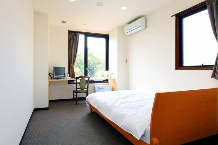 Room 6 of 27