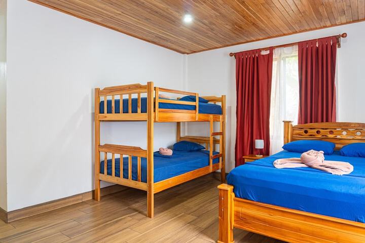 Room 34 of 107