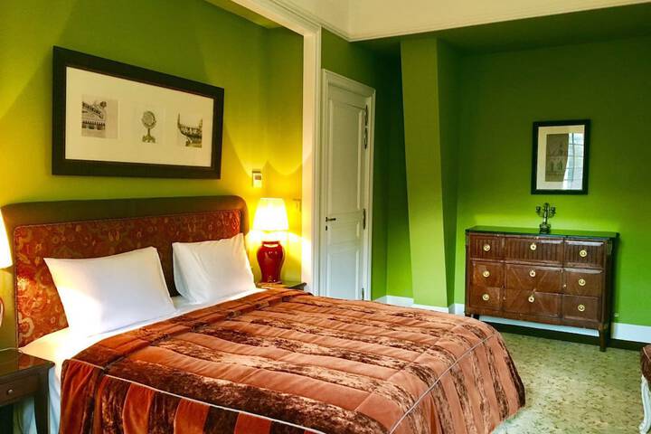 Room 8 of 62