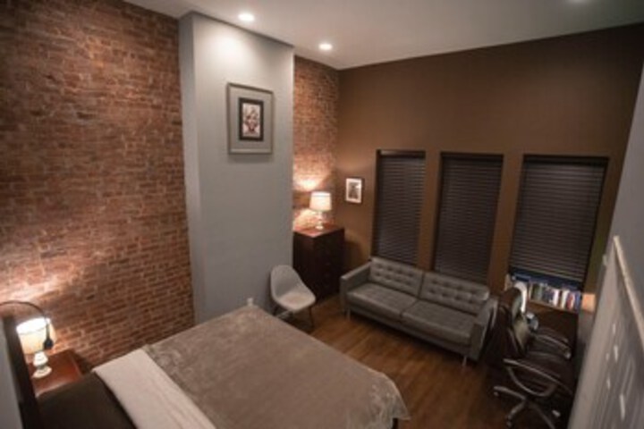 Room 64 of 79