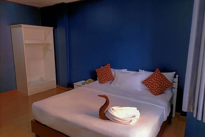 Room 5 of 24