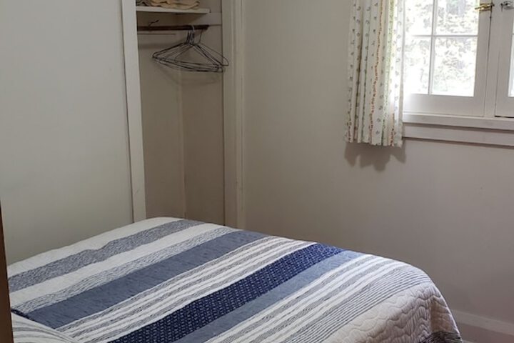 Room 14 of 215