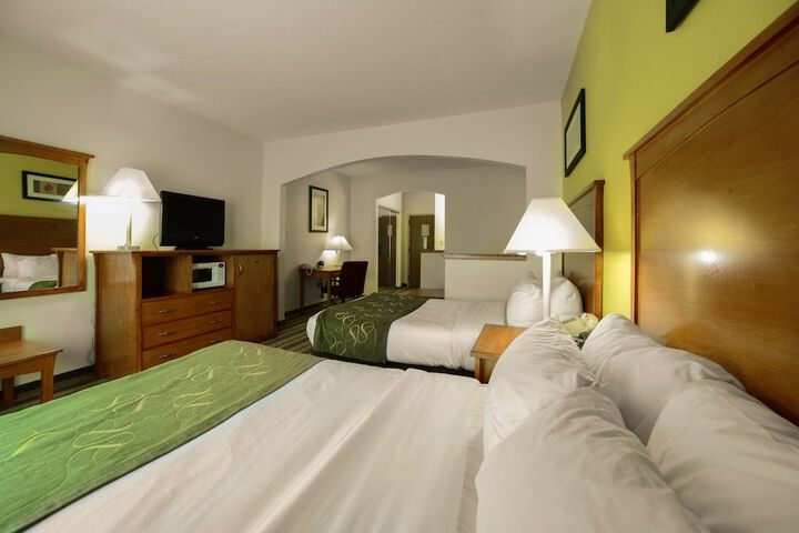 2 Double Beds (1 of 7)