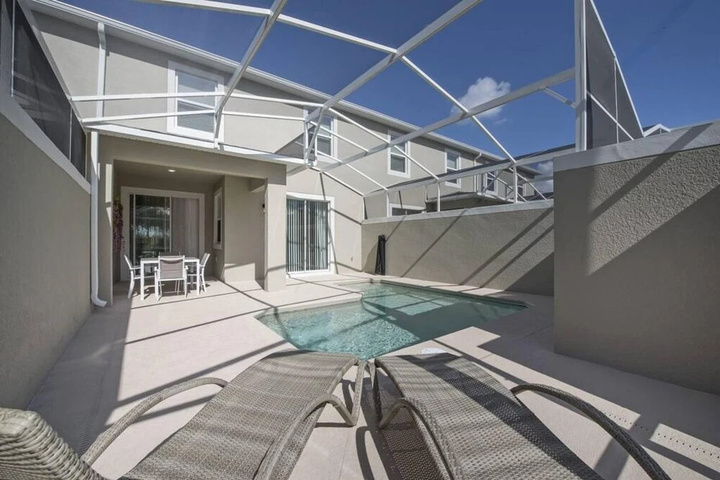 Pool 13 of 28