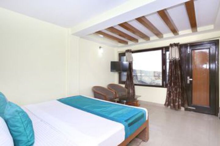 Room 7 of 16