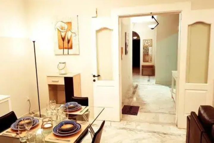Room 2 of 10