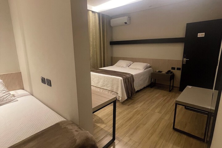 Room 28 of 69