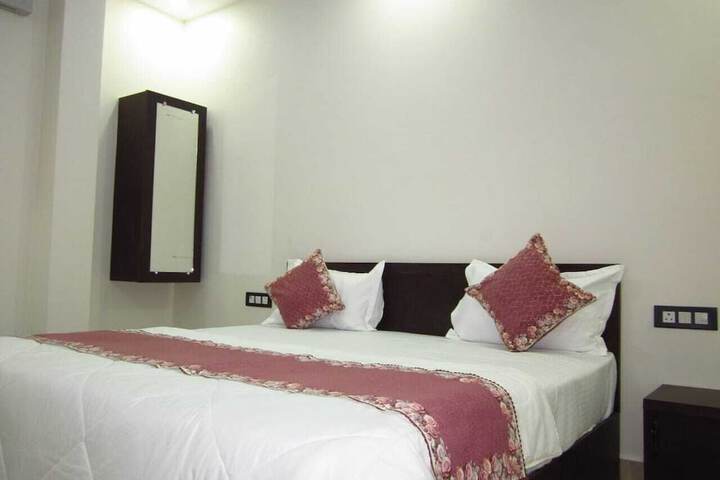 Room 6 of 15