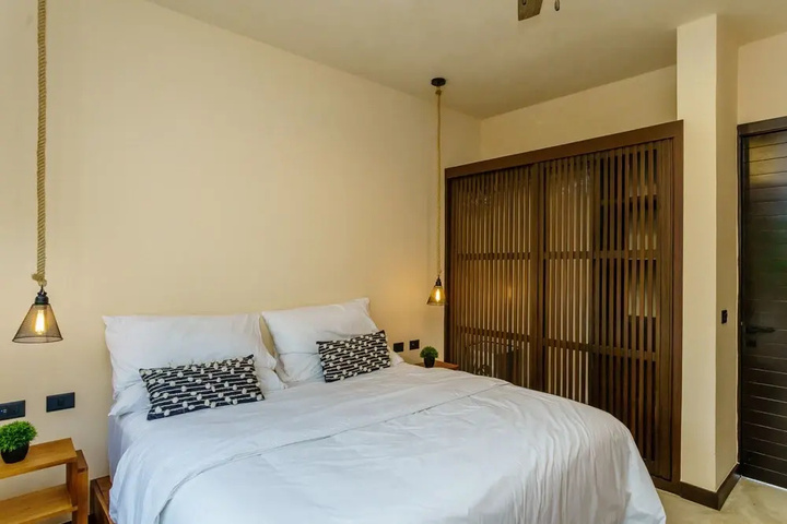 Room 4 of 19