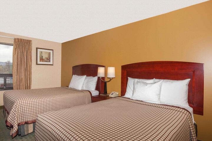 2 Double Beds (4 of 10)
