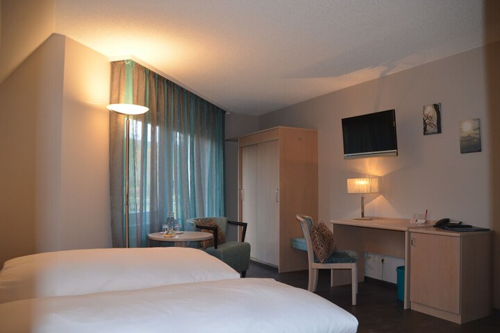 Room 15 of 87