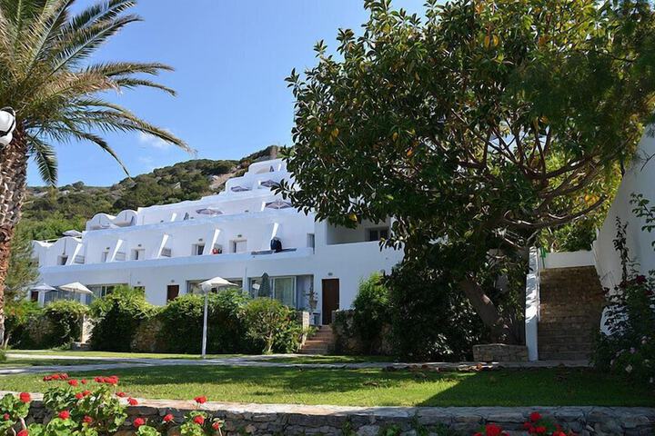Hotel Exterior 48 of 63