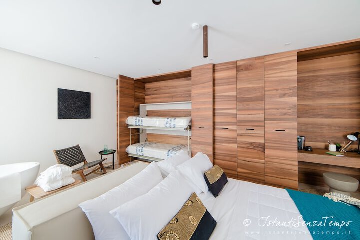 Room 18 of 104