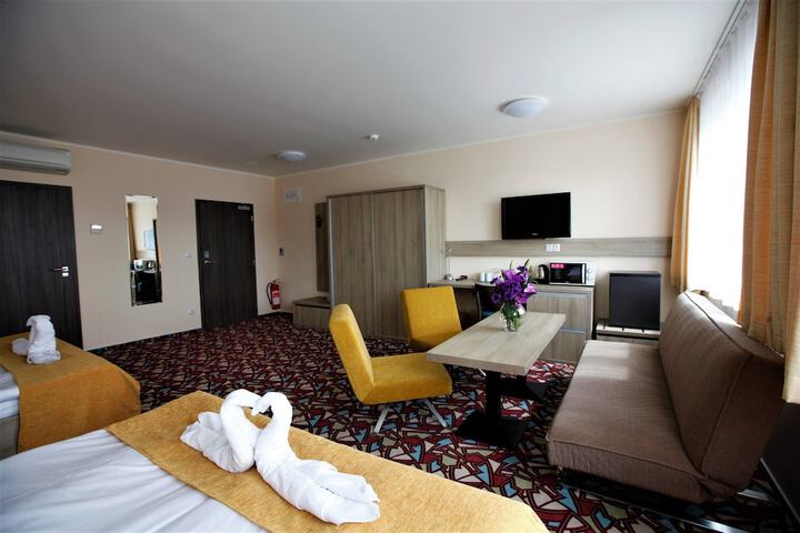 Room 16 of 40