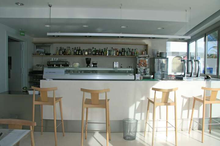 Lounge 24 of 31