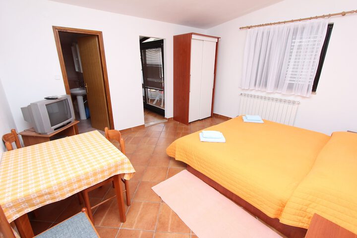 Room 4 of 54