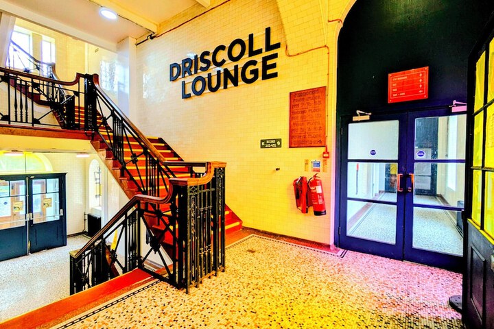 Ballroom/Hall 89 of 98