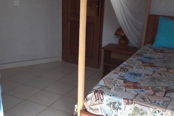 Room 9 of 40