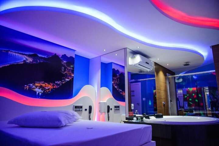 Room 12 of 16