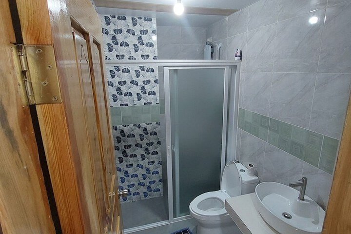 Room 16 of 44