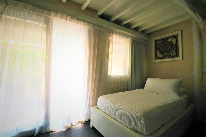 Room 25 of 171