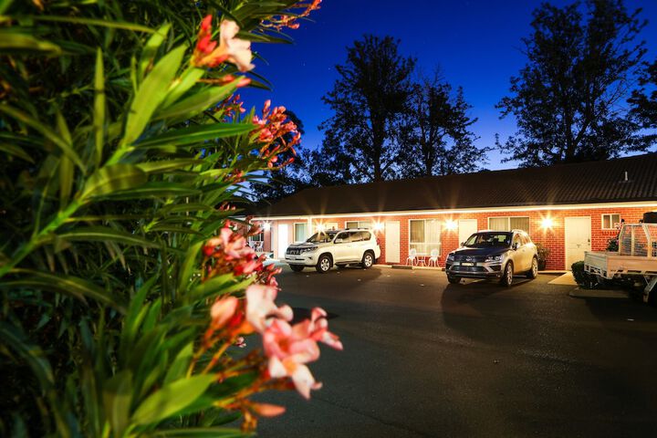 Photo of Akuna Motor Inn and Apartments
