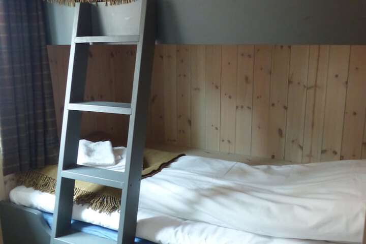 Room 7 of 142