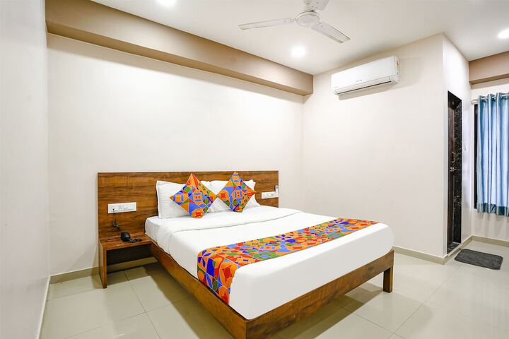 Room 11 of 25