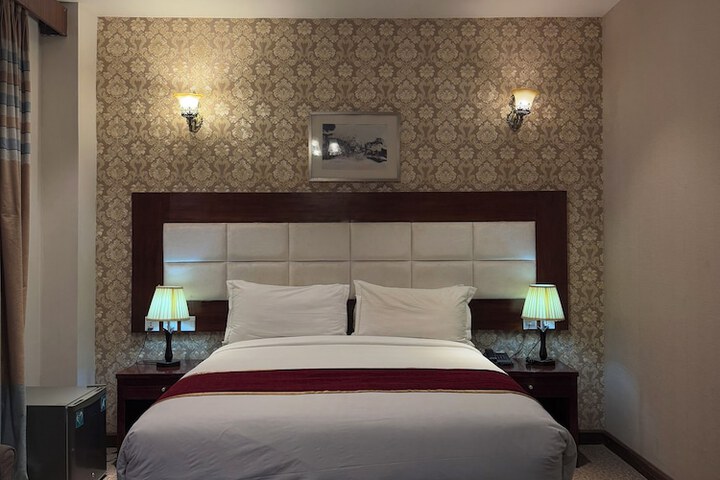 Room 15 of 32
