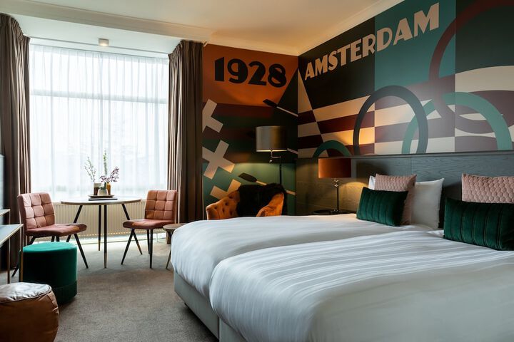 Room 6 of 76