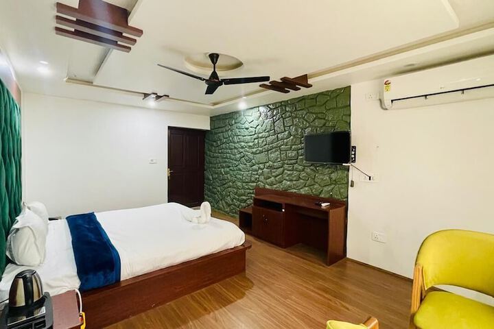 Room 7 of 13