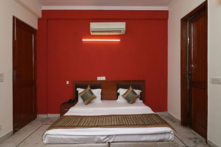 Room 13 of 27