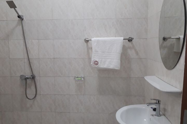 Room 2 of 31
