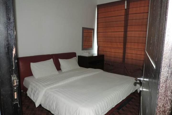 Room 5 of 22