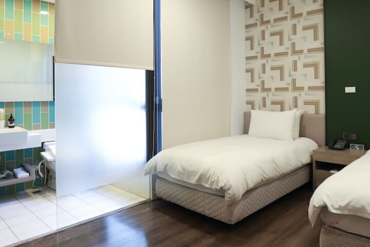 Room 48 of 117