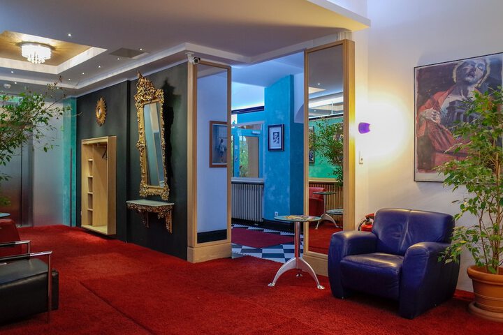 Guest Lobby