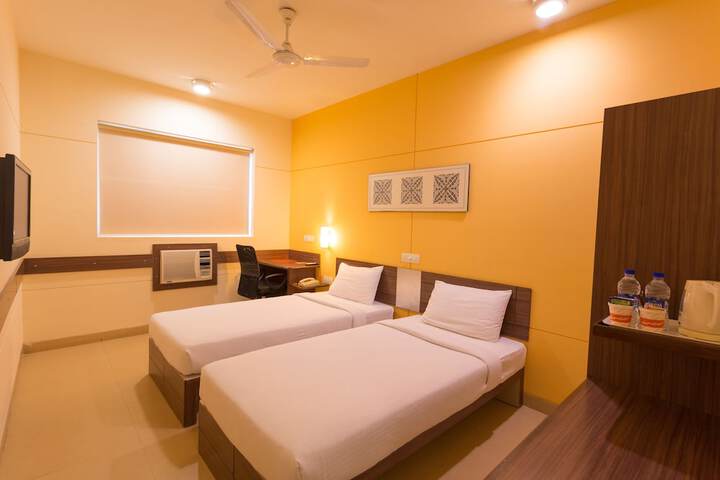 Room 10 of 37
