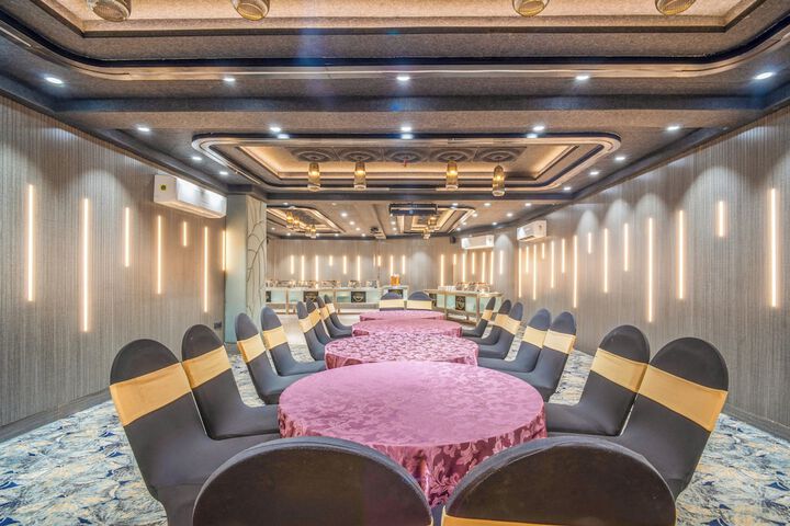 Ballroom/Hall 70 of 75