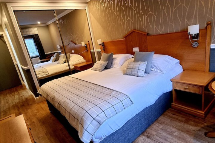 Room 2 of 14