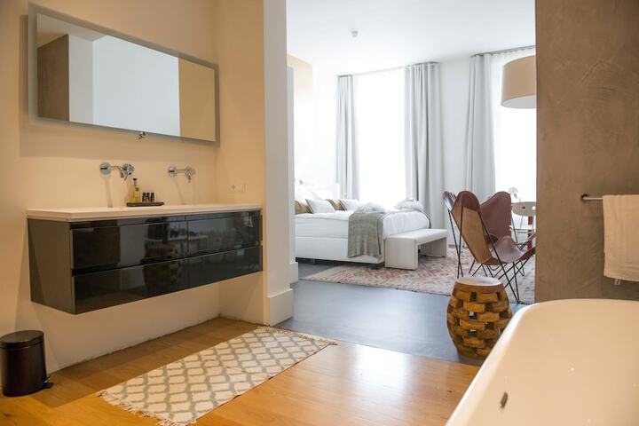 Room 16 of 20