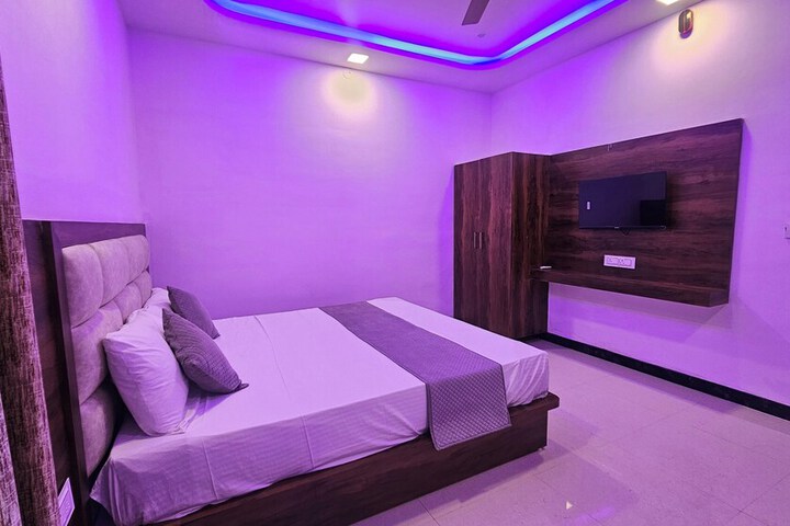 Room 10 of 27
