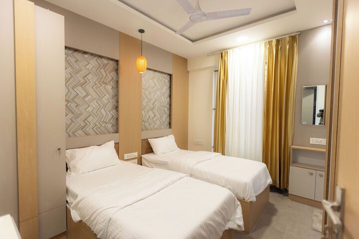Room 6 of 32